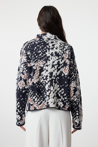 Trendyol Sweater in Grey