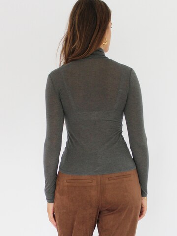 Honnête Atelier Sticktop 'Sylvie' in Grau