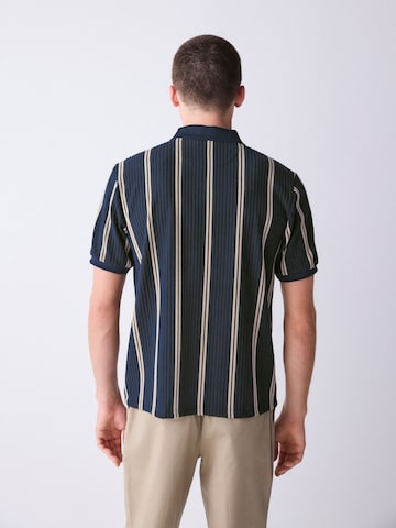 Next Тениска в синьо