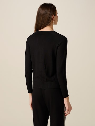 Pullover di oltre in nero