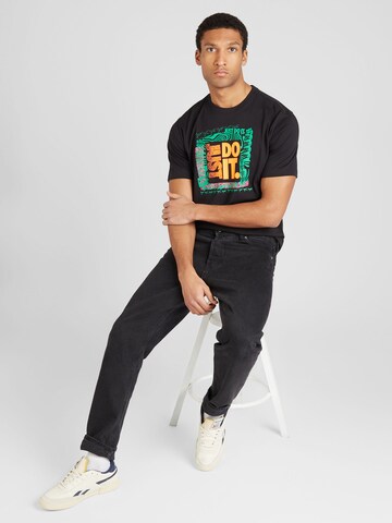 Nike Sportswear T-shirt 'BRANDRIFF' i svart