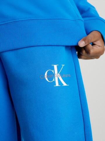 Calvin Klein Jeans Tapered Hose in Blau