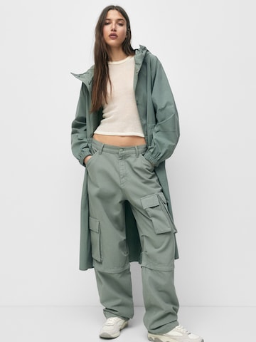 Pull&Bear Loose fit Cargo trousers in Green: front