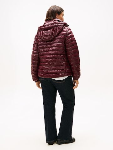 Veste mi-saison Tommy Hilfiger Curve en rouge