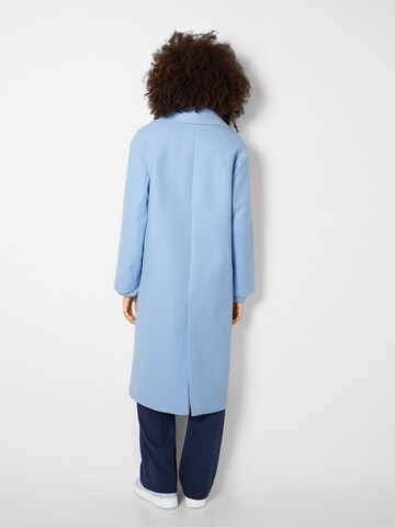 Bershka Přechodný kabát – modrá