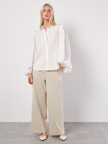 Chemisier Apricot en blanc