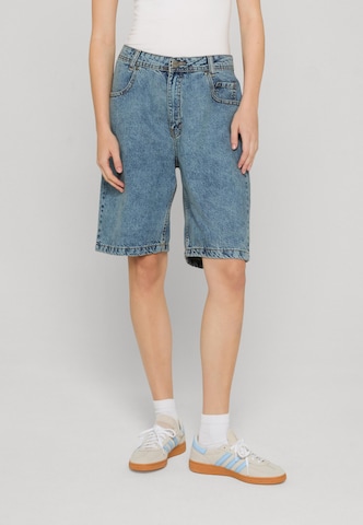 DEF Regular Shorts in Blau: Vorderseite
