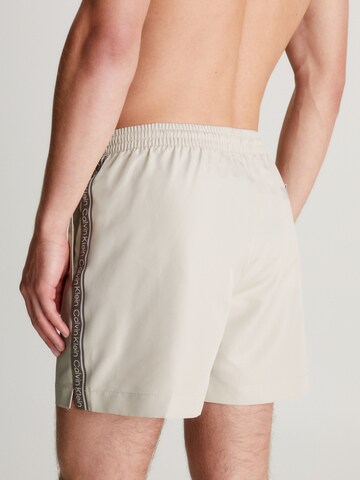 Shorts de bain Calvin Klein Swimwear en gris