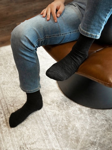 Suitable Socken‌‌‌‌‌‌‌‌‌ in Grau: Vorderseite