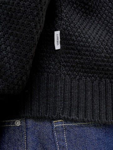 Pulover 'JREBJOSH' de la JJ Rebel pe negru