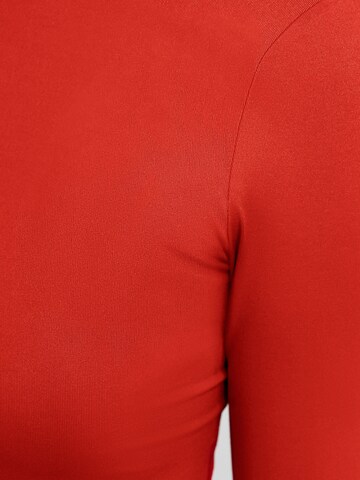 Tricou de la Bershka pe roșu