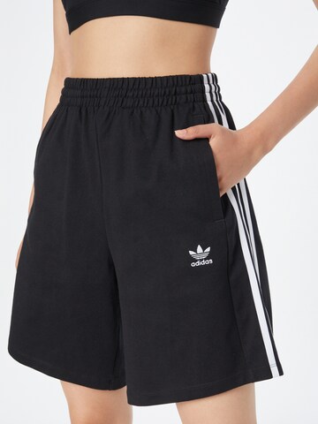 ADIDAS ORIGINALS Loosefit Housut värissä musta