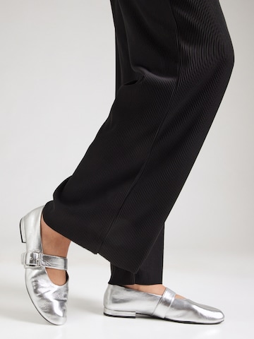 regular Pantaloni 'Su44ri' di Hailys in nero