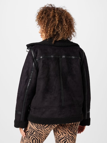 Vero Moda Curve Prehodna jakna 'VEGA' | črna barva