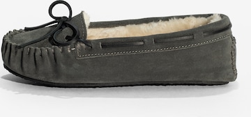Minnetonka Mokkasiina 'Cally' värissä harmaa: etupuoli