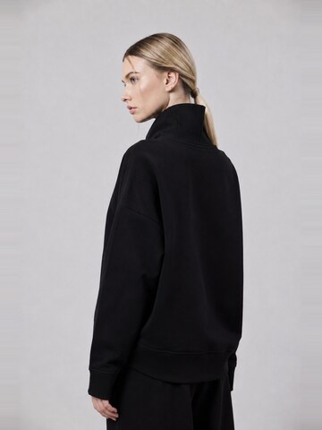 OWN Off With Nature - Sweatshirt 'Felpa Collo Alto Loose Fit in Interlock Black' em preto