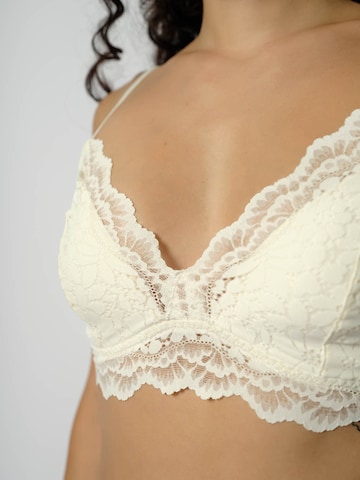 Skiny Triangle Bra in Beige