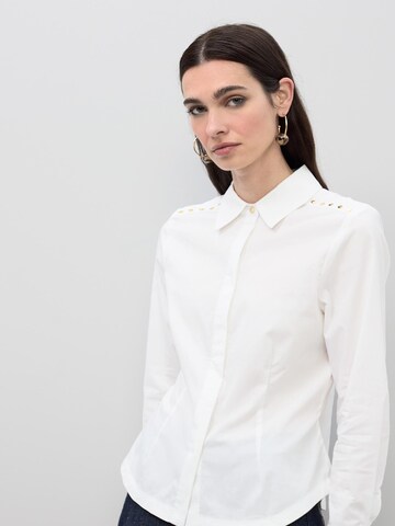 balta Lola Casademunt Palaidinė