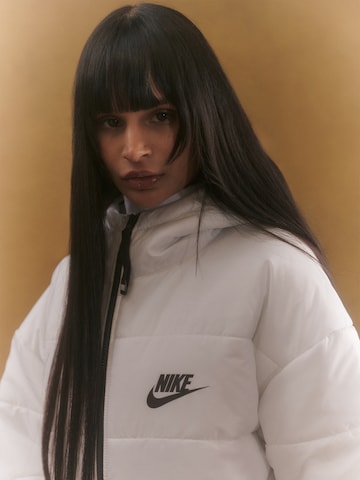 Nike Sportswear Зимнее пальто в Белый