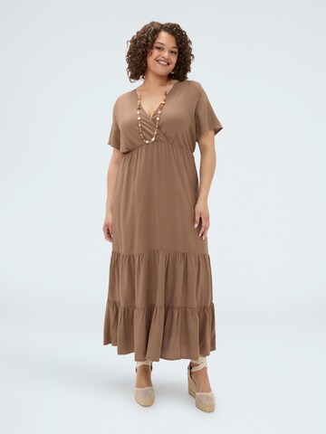 Robe Fiorella Rubino en marron : devant