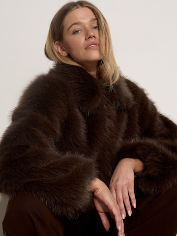 Veste bavaroise ' Kunstfelljacke ' Apricot en marron