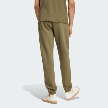 Effilé Pantalon 'Trefoil Essentials' ADIDAS ORIGINALS en vert