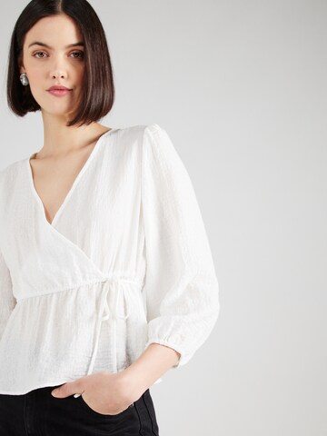 Camicia da donna 'Yareli' di ABOUT YOU in bianco