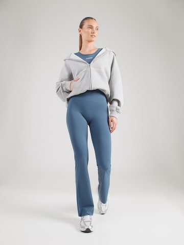 Hummel Flared Sporthose in Blau