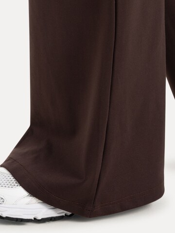 évasé Leggings ' Neola ' Smilodox en marron
