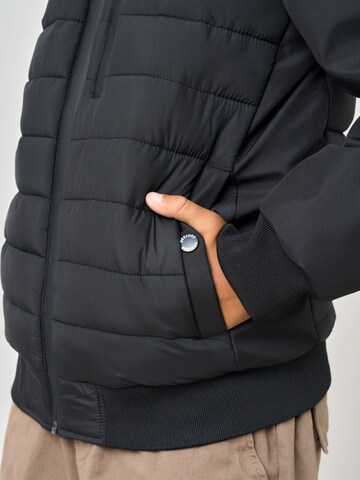 Manteau Deeluxe en noir