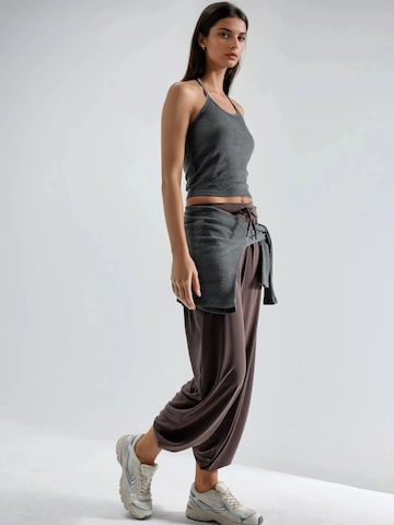 Tapered Pantaloni di Busem in marrone