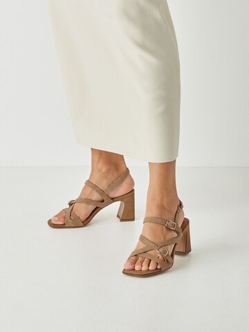 Tamaris Sandal in Beige: front