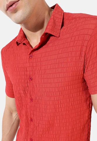 Campus Sutra - Ajuste regular Camisa 'Joseph' en rojo