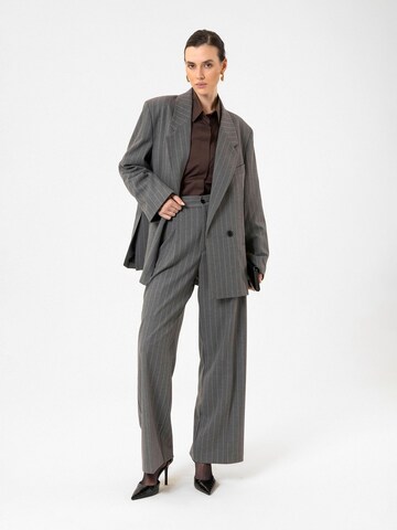 Antioch - Pierna ancha Pantalón plisado 'Aline' en gris