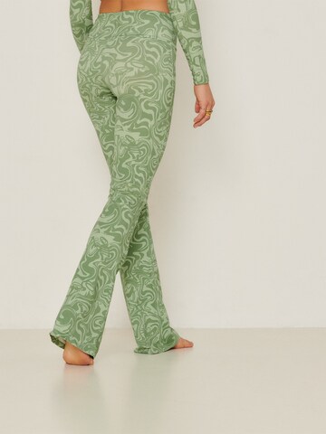 ABOUT YOU x Sofia Tsakiridou Flared Broek 'Ines' in Groen