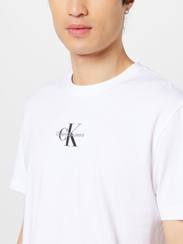 T-Shirt Calvin Klein Jeans en blanc