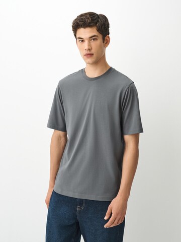 Next T-Shirt 'Essential' in Grau: Vorderseite