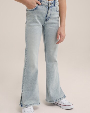 WE Fashion Flared Jeans in Blauw: voorkant