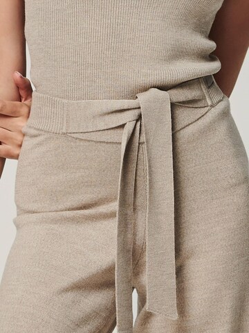 Tenue d'intérieur 'LOUNGEWEAR SET  - Pullover Blossom & Pants Bailey' YOU LOOK PERFECT en gris