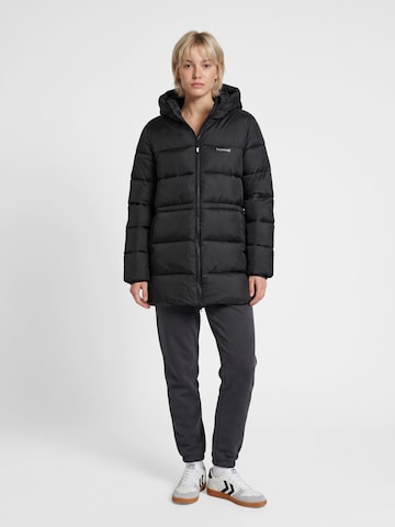 Veste de sport Hummel en noir : devant