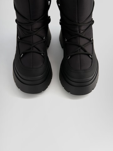 Bershka Snow Boots in Black