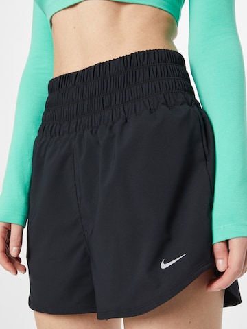 NIKE regular Sportsbukser 'ONE' i sort