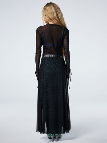 Robe 'Ivana' ABOUT YOU x Emili Sindlev en noir