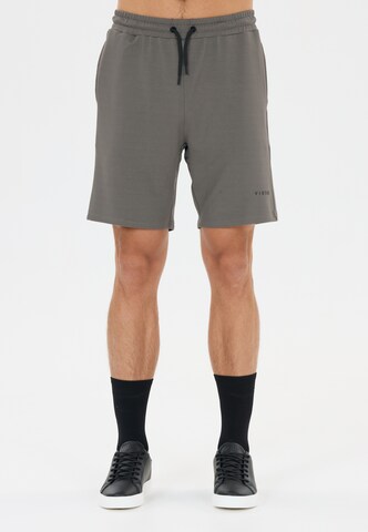 Virtus Loosefit Shorts 'Patrick V3' in Grau: Vorderseite