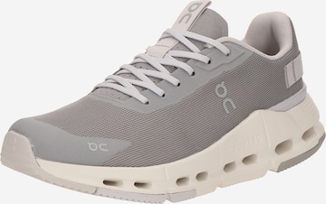 Sneaker bassa 'Cloudnova Form 2' di On in grigio: frontale