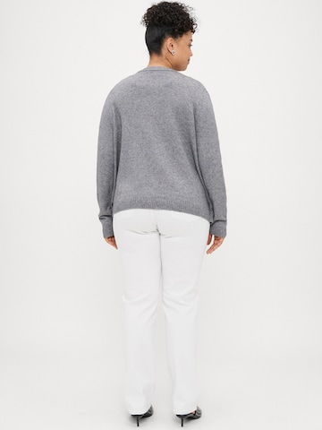 ONLY Carmakoma Gebreid vest 'CARJESSIE' in Grijs