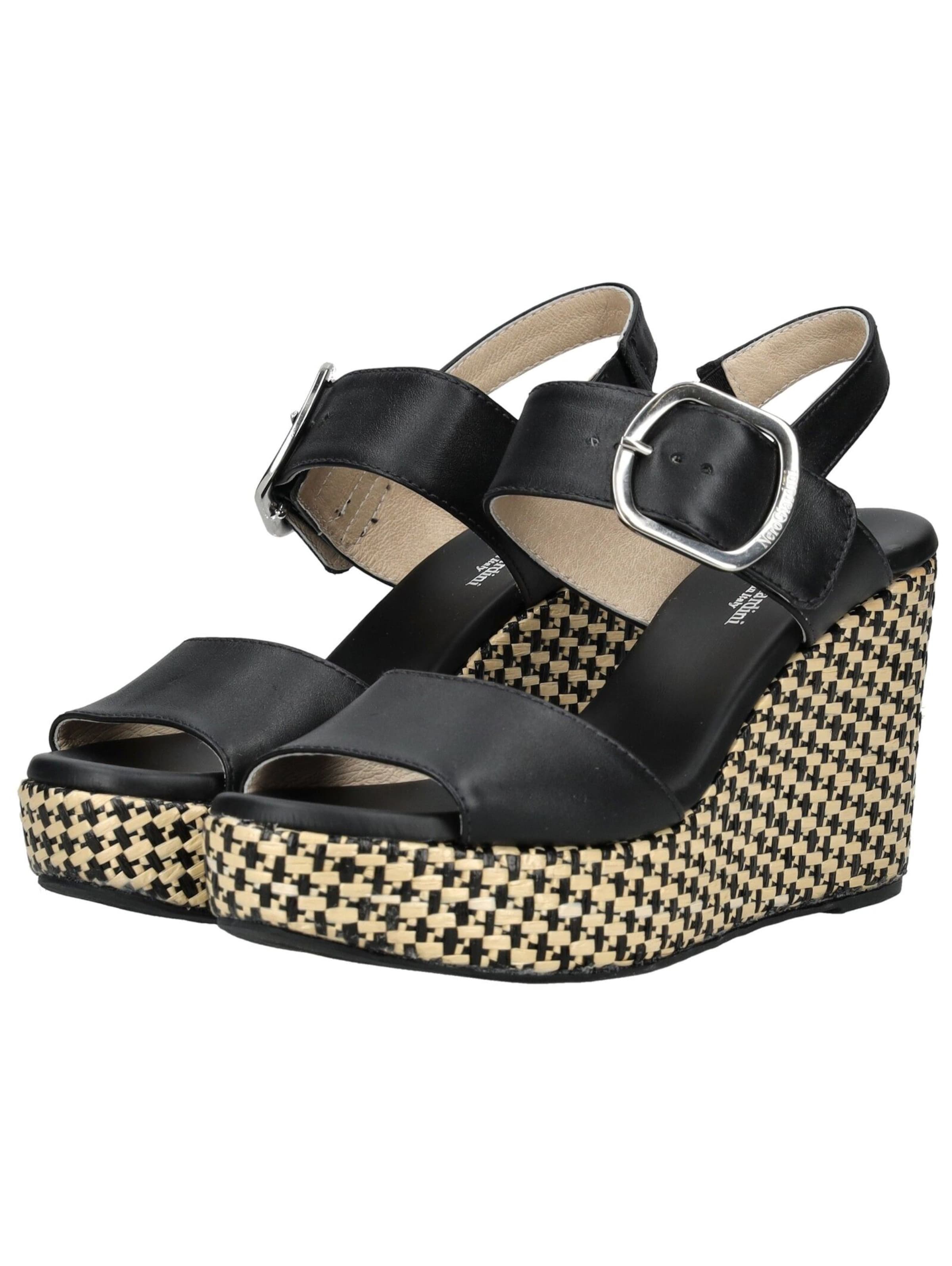 Sandalo di Nero Giardini in nero