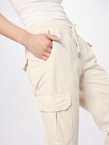 Tapered Pantaloni cargo di Urban Classics in bianco