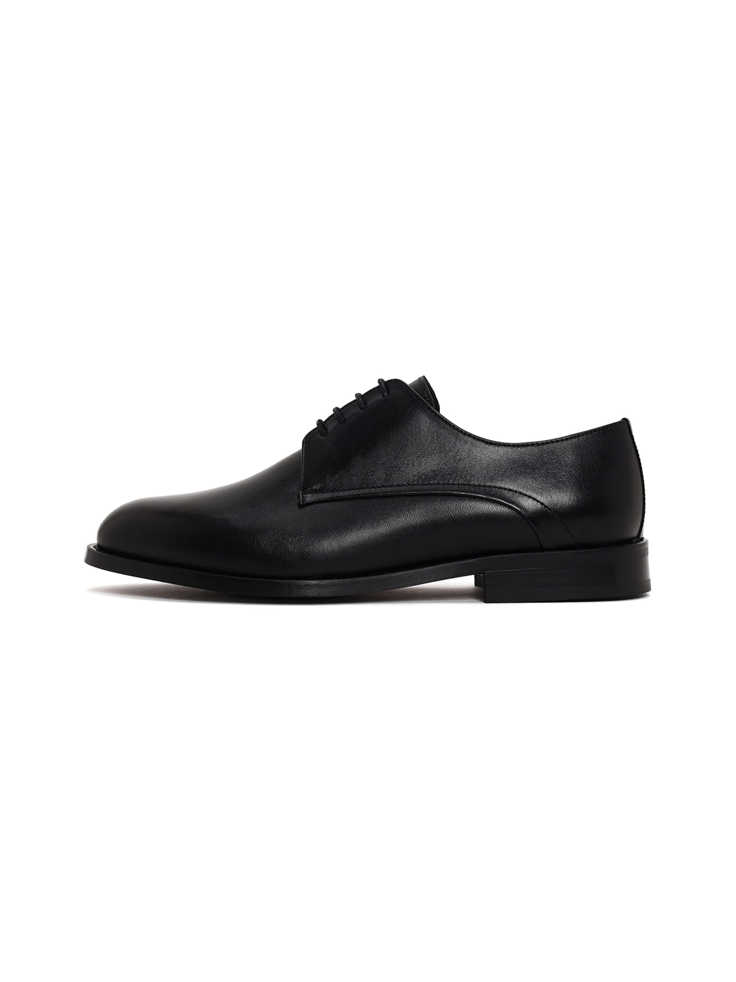 Scarpa stringata di Derimod in nero: frontale