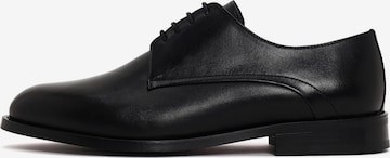 Scarpa stringata di Derimod in nero: frontale